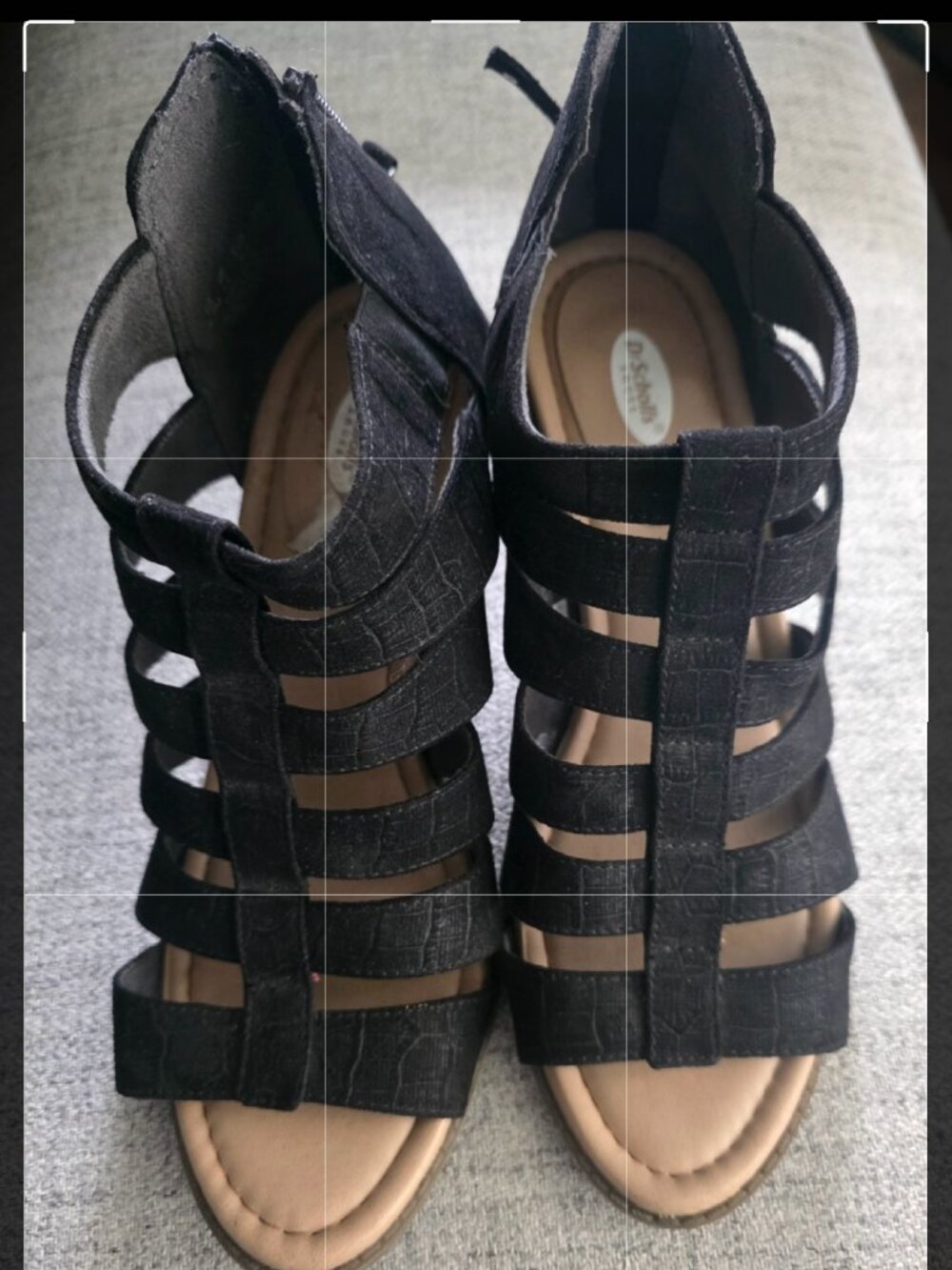 Sandals with low heel